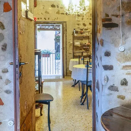 Sleeps 6 *