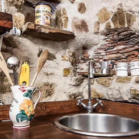 Sleeps 6 Appartamento Brienza