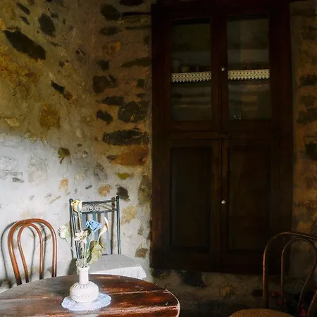 Sleeps 6 Appartamento Brienza